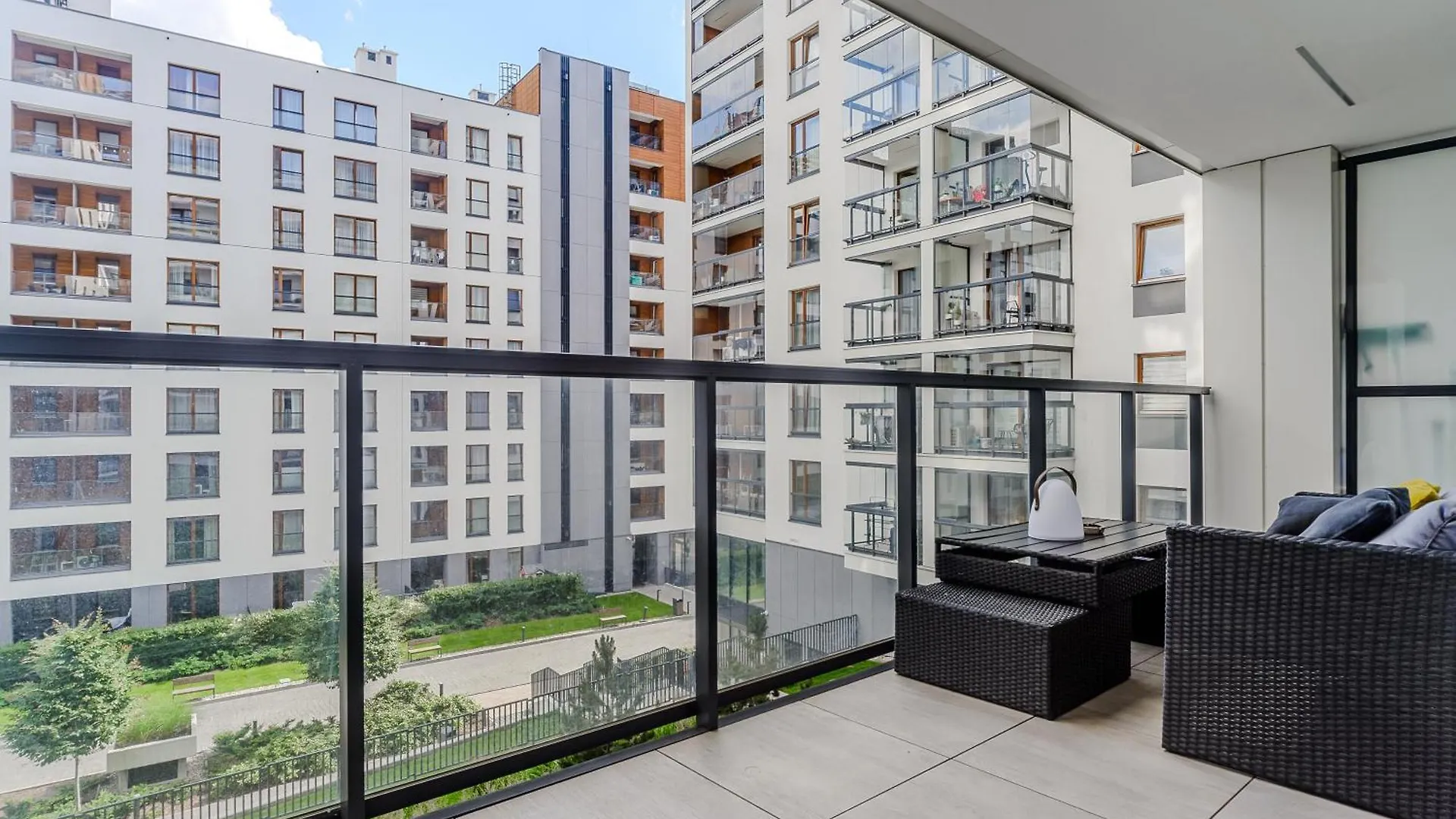 Premium Apartments In The Center Of Warsaw With Free Parking & Balcony